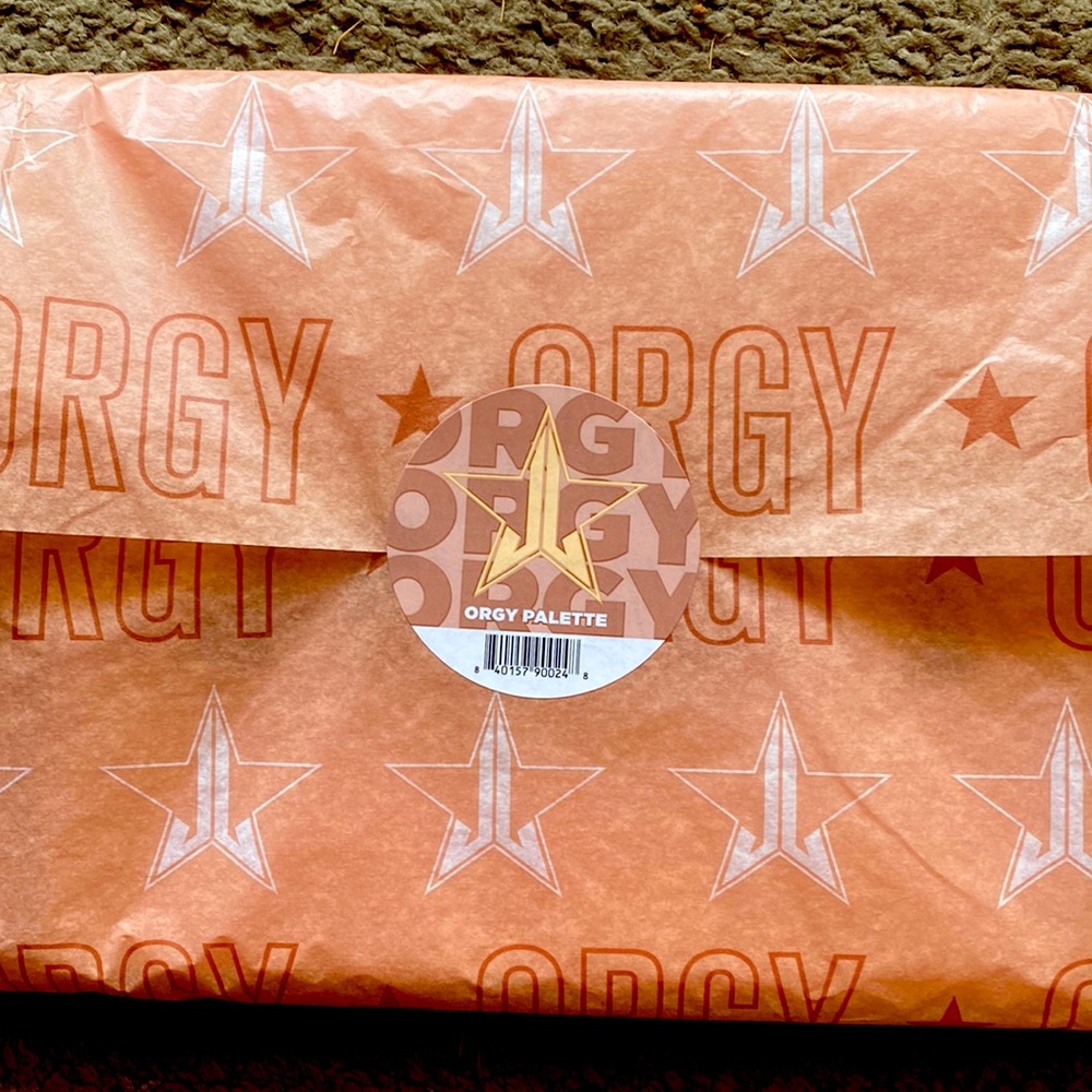 Brand new Orgy Palette from Supreme Jeffree Star Valentines Day Mystery Box